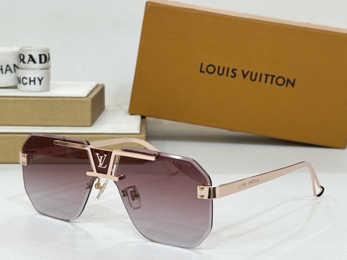  LOUIS VUITTO* 
MODEL：Z2038
