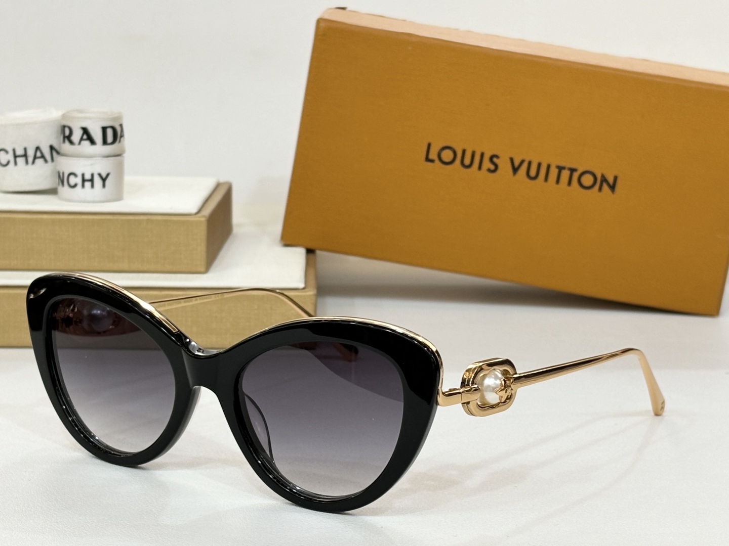  LOUIS VUITTO* 
MODEL：Z1931E
SIZE：54-20-145
