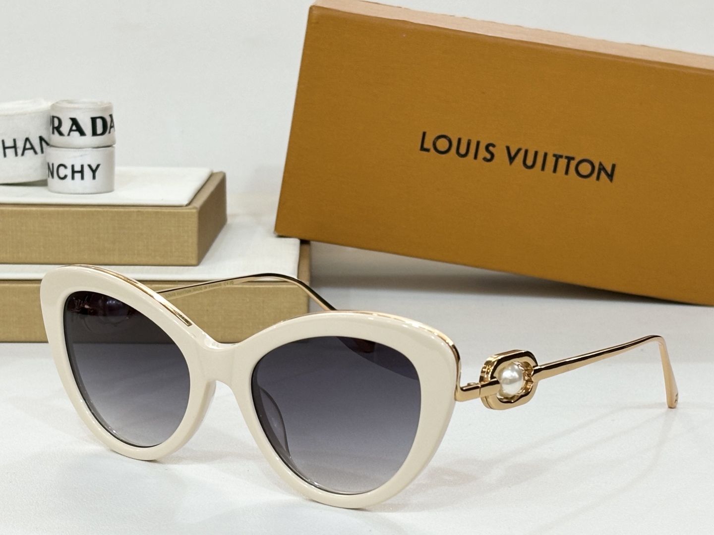  LOUIS VUITTO* 
MODEL：Z1931E
SIZE：54-20-145
