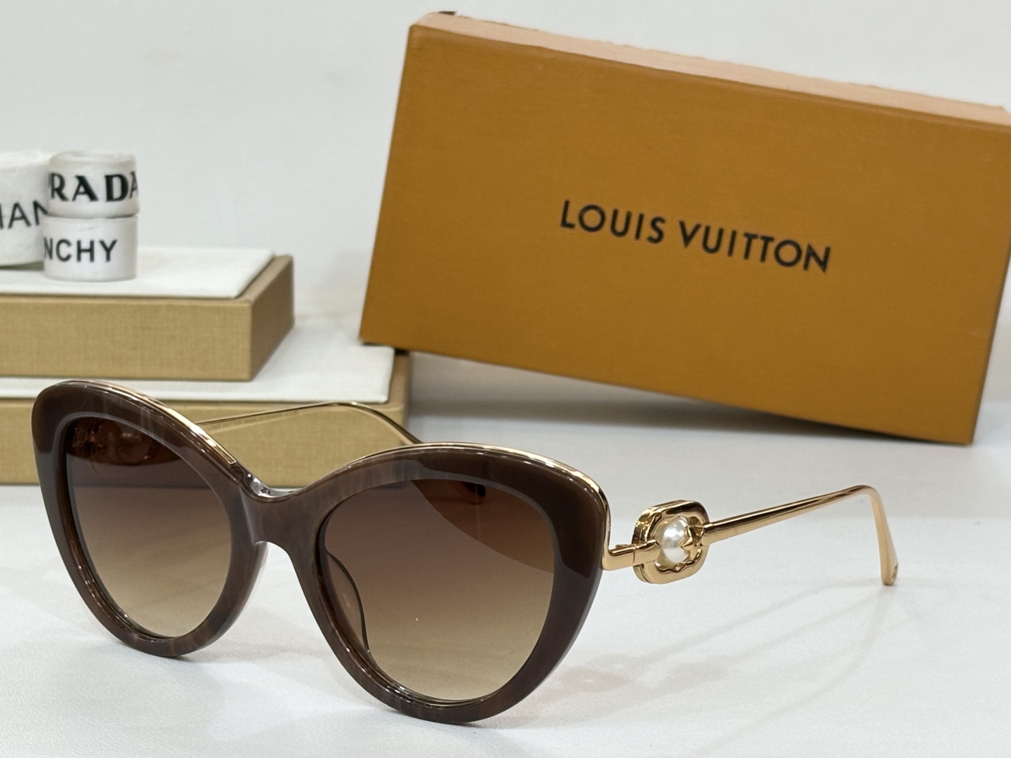 LOUIS VUITTO* 
MODEL：Z1931E
SIZE：54-20-145
