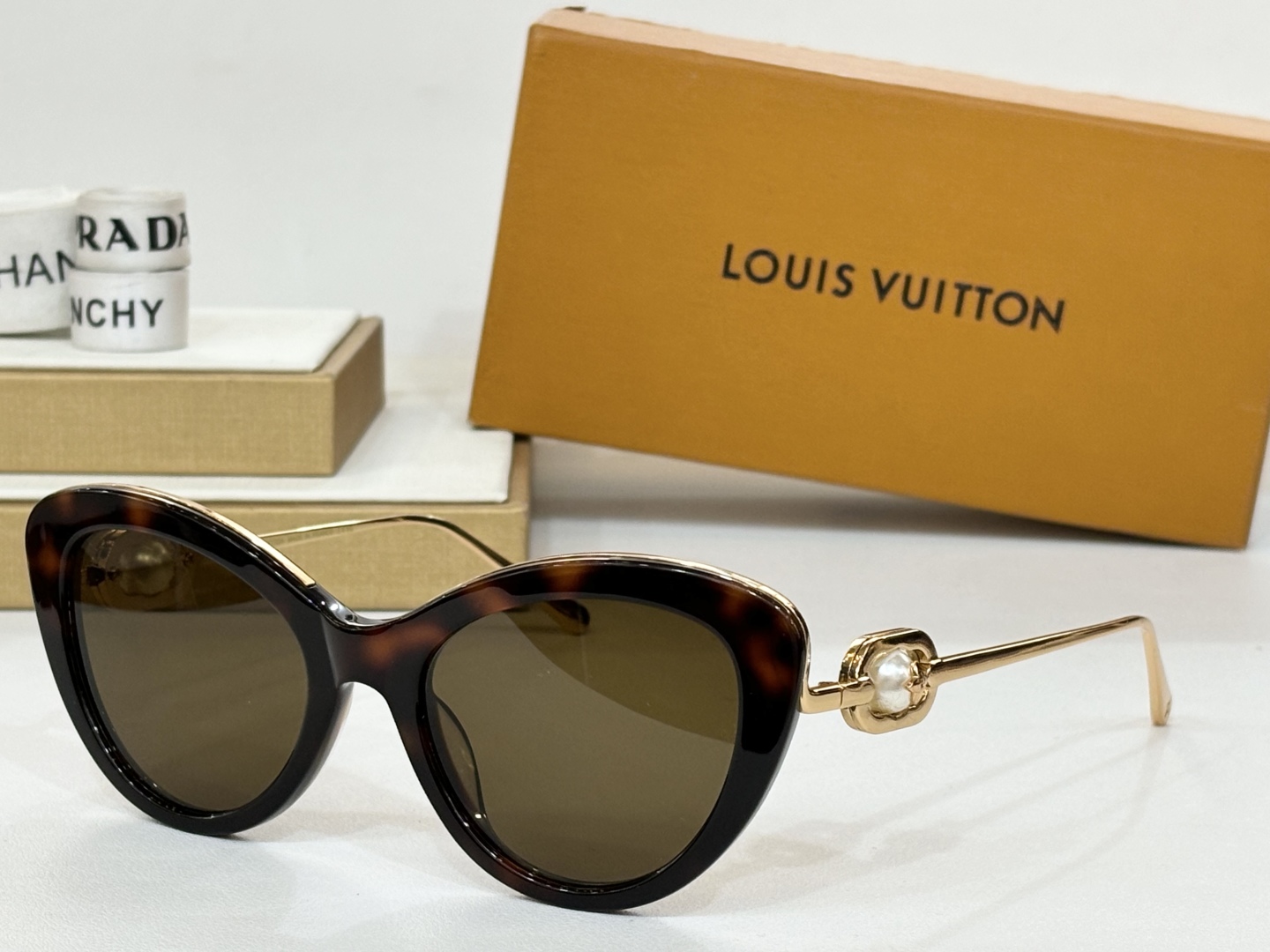  LOUIS VUITTO* 
MODEL：Z1931E
SIZE：54-20-145
