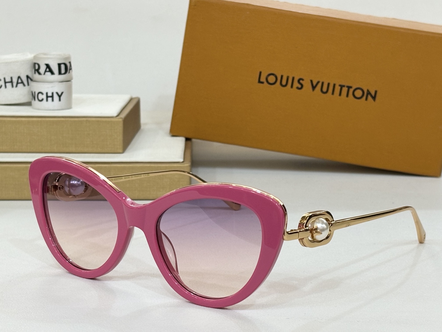  LOUIS VUITTO* 
MODEL：Z1931E
SIZE：54-20-145
