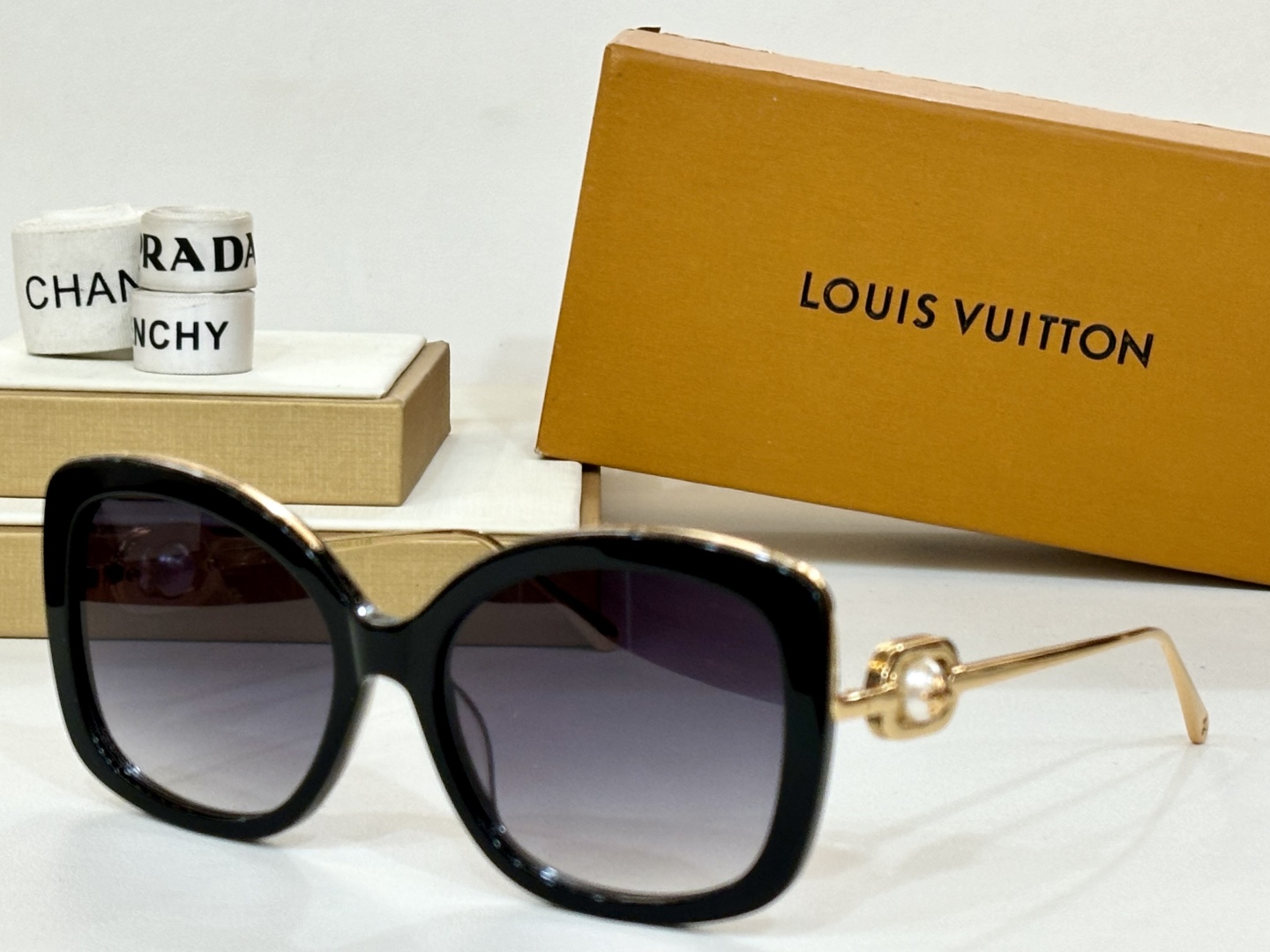  LOUIS VUITTO* 
MODEL：Z1932E
SIZE：58-18-145
