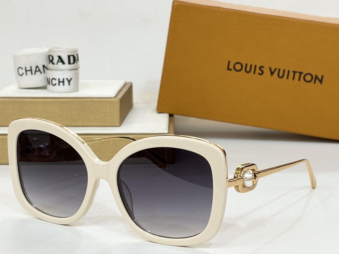 LOUIS VUITTO* 
MODEL：Z1932E
SIZE：58-18-145
