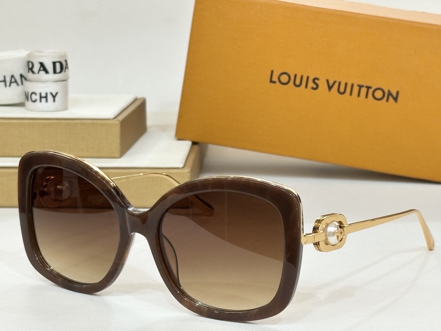  LOUIS VUITTO* 
MODEL：Z1932E
SIZE：58-18-145
