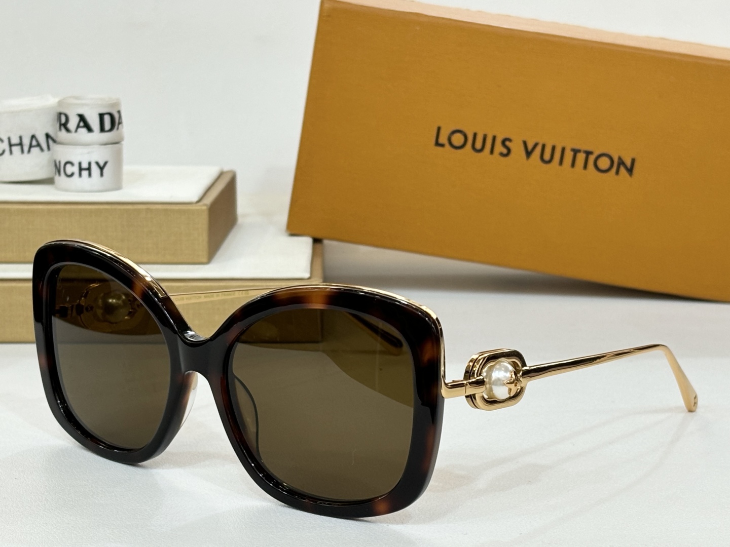  LOUIS VUITTO* 
MODEL：Z1932E
SIZE：58-18-145
