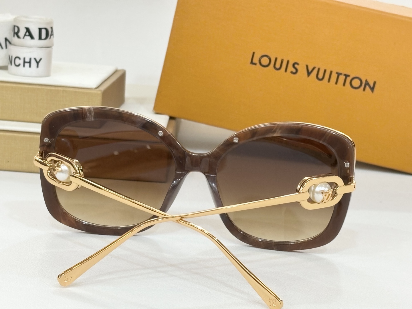  LOUIS VUITTO* 
MODEL：Z1932E
SIZE：58-18-145
