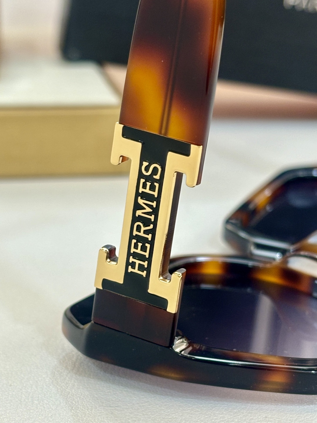  HERMES
经典款
MOD：HS1906
size：56-20-145
