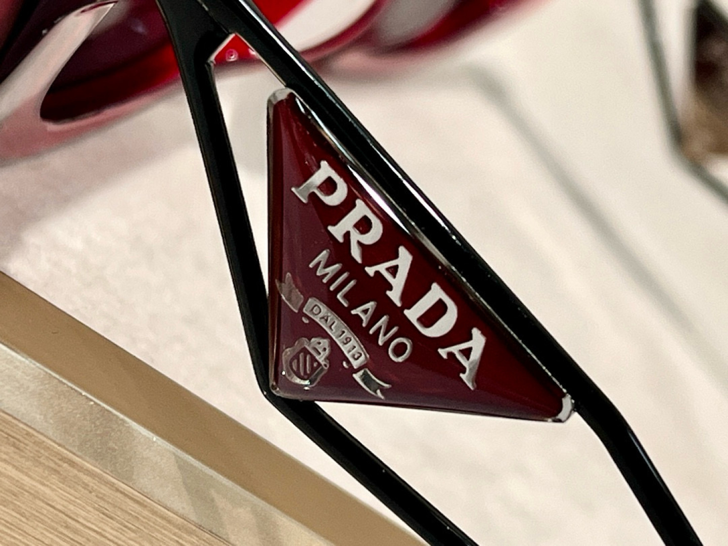  Prada
Mod：SPR14Y
Size：53-19-140
官网同步
独家采用超高工艺
彩色绘画三