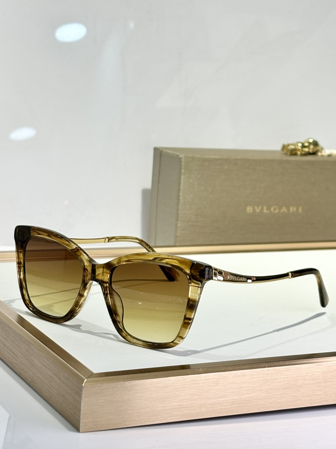  BVLGAR*
MODEL：BV 8257
SIZE：54口18-145
