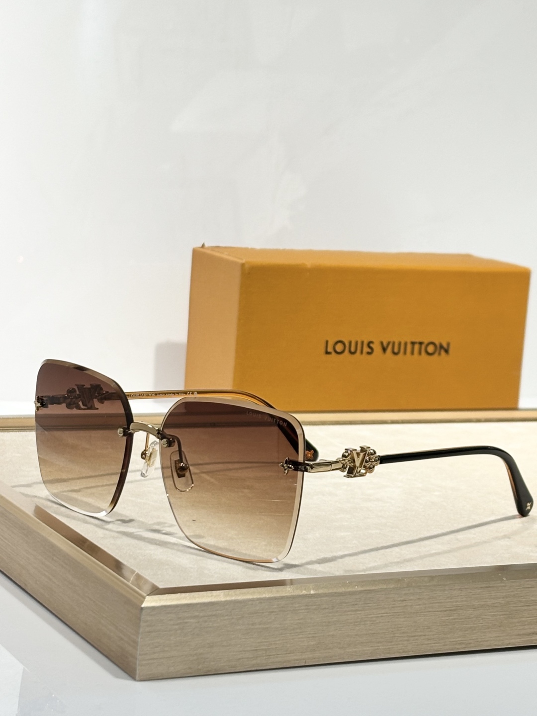 🆕LOUIS VUITT*
MODZ1313
Size62-14-145
