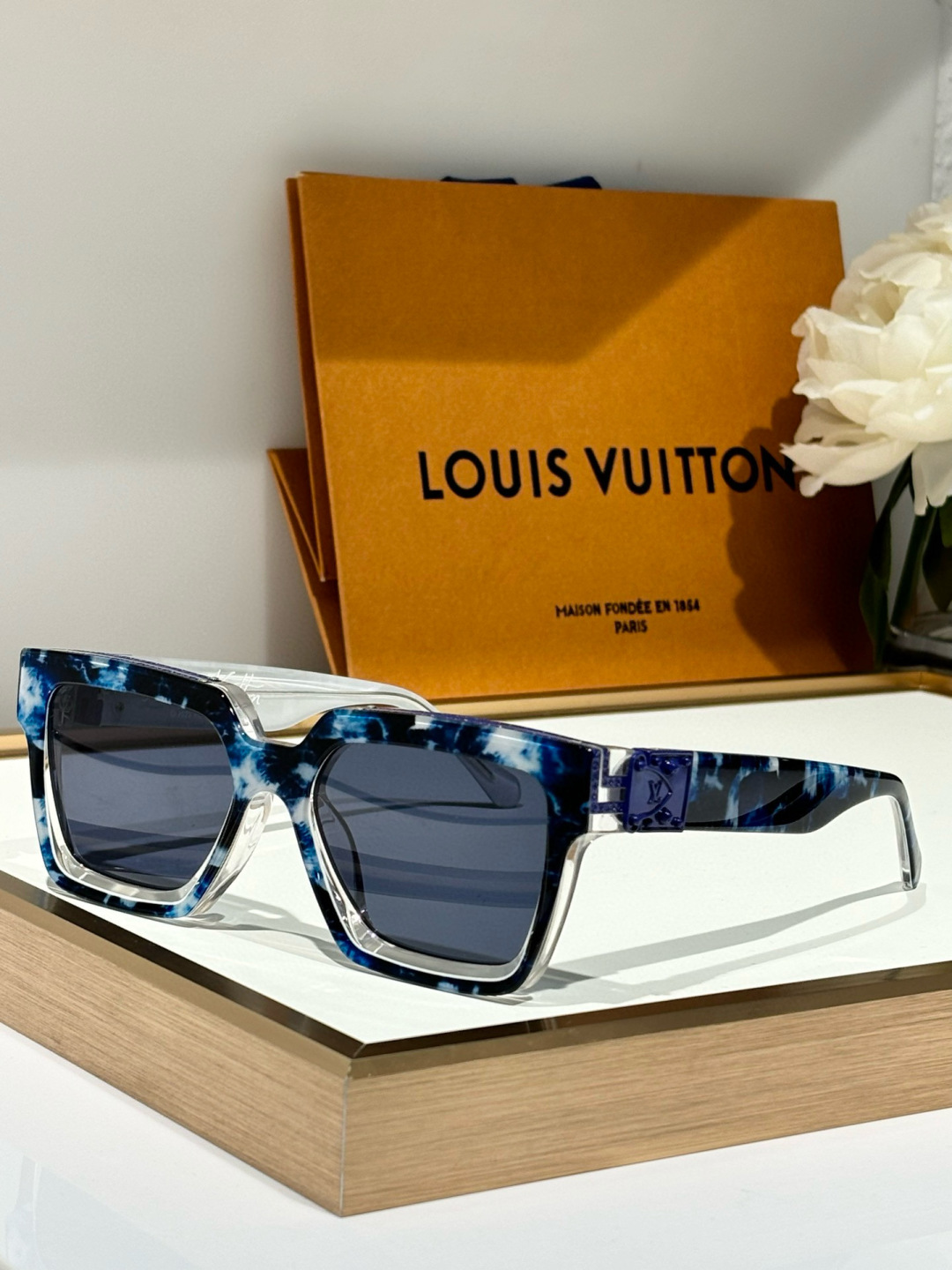  24/25 Add new colors
TOP QUALITY 
LV96006 Millionai