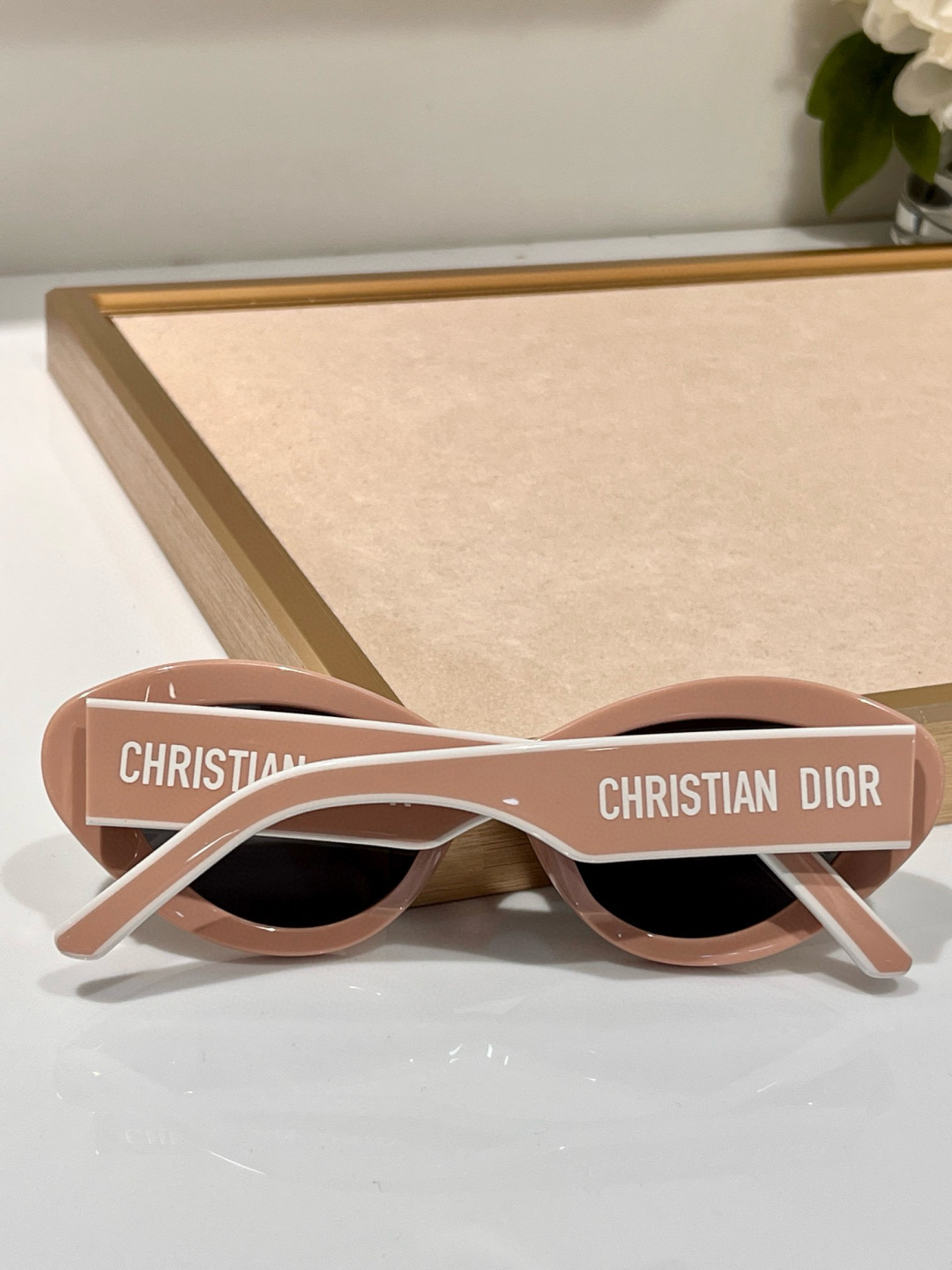  dior girl😉
zeiss lenses
DIORPACIFIC B1U
经典双色拼搭
Size