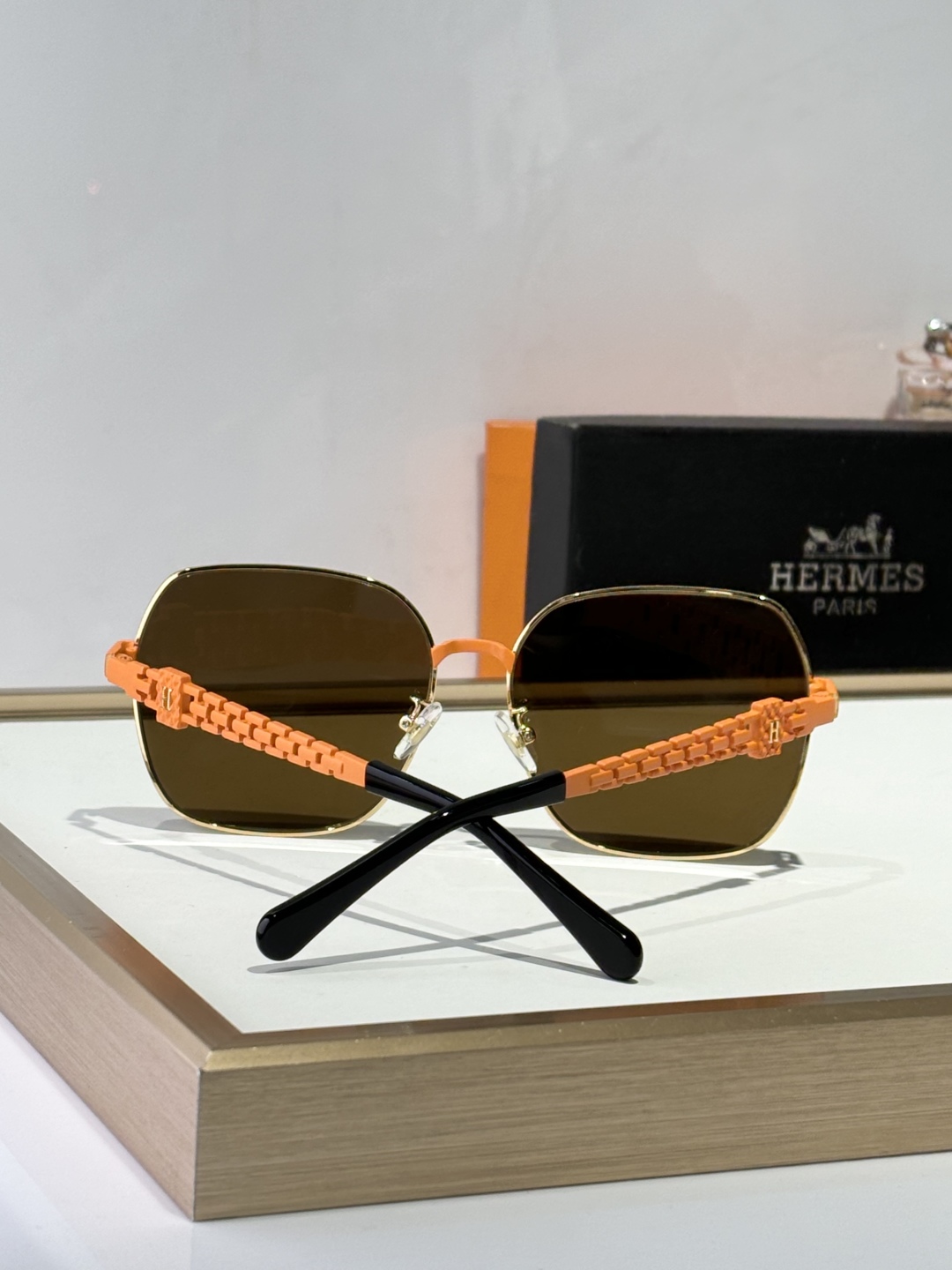 HERMES
ModHS1906
Size58-18-145
