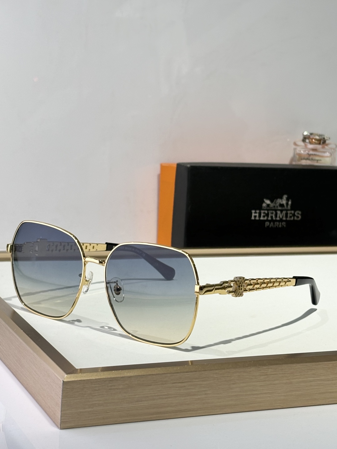  HERMES
ModHS1906
Size58-18-145
