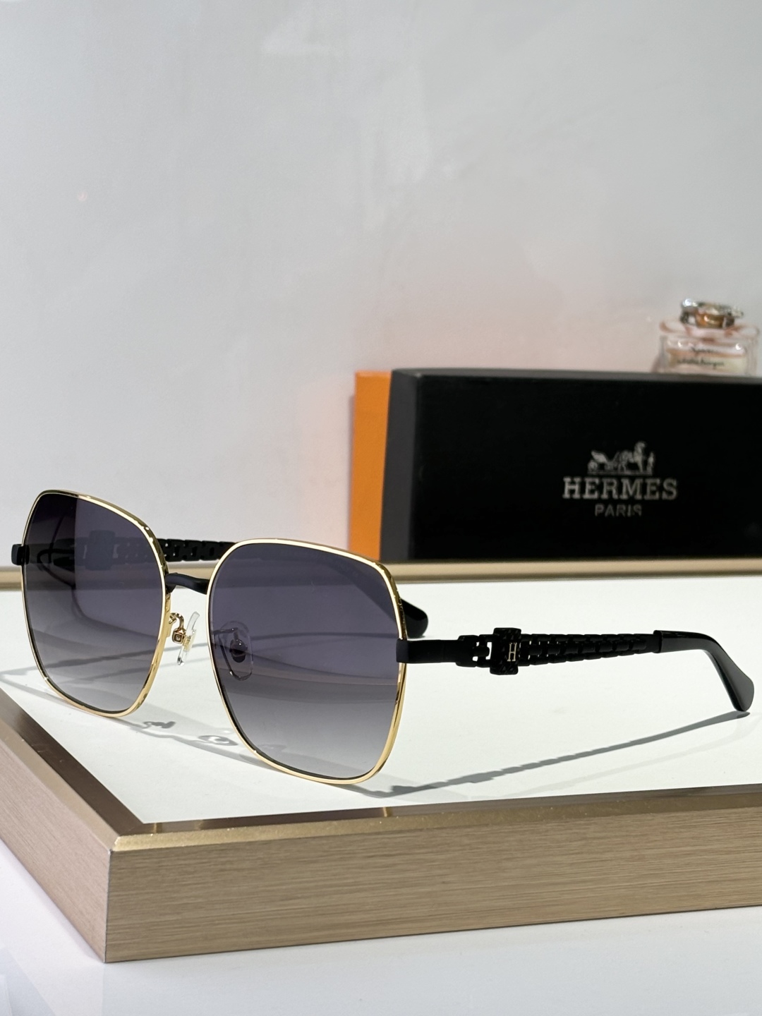  HERMES
ModHS1906
Size58-18-145
