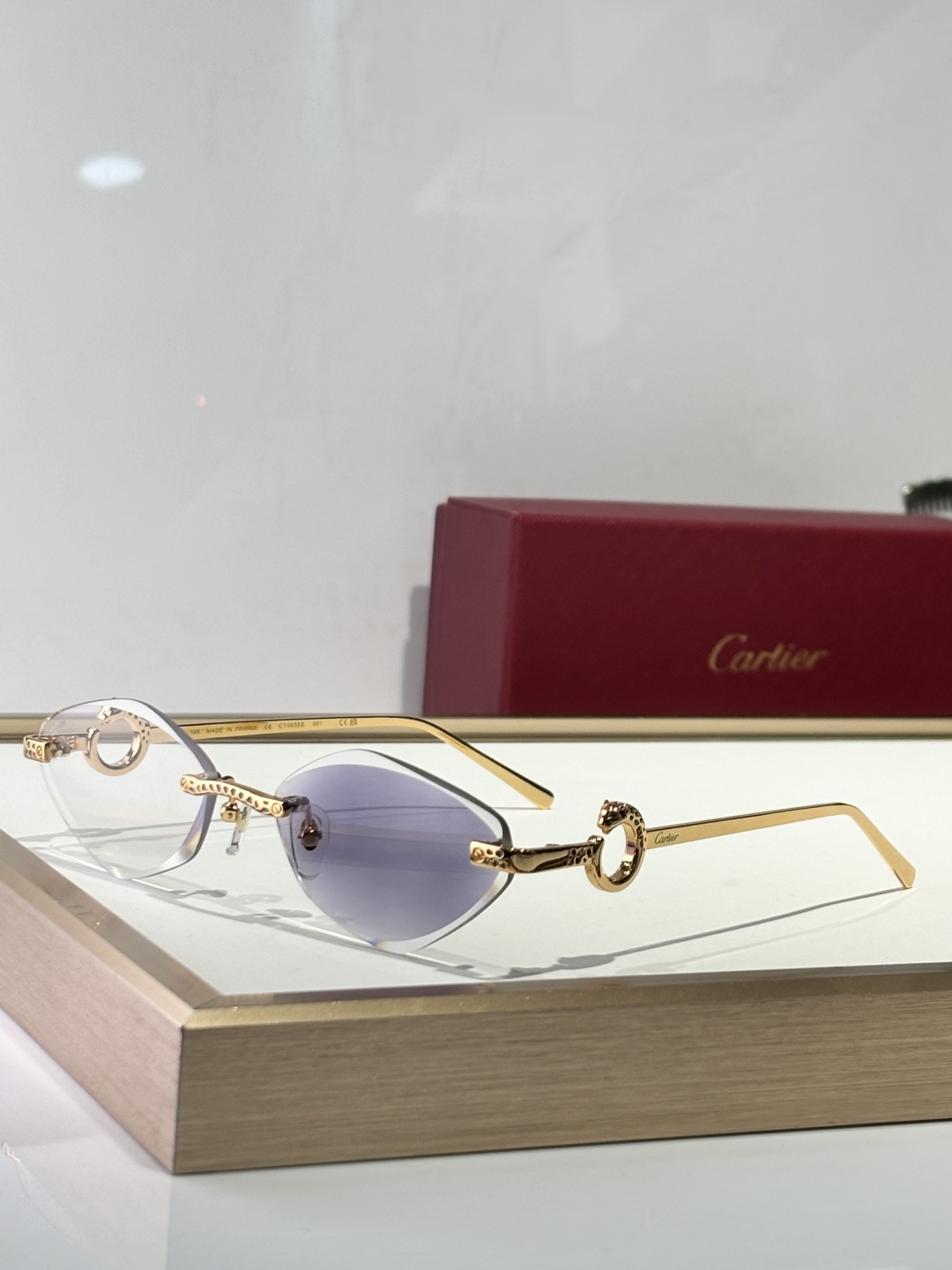  Cartier
Photo chromic lenes 
CT0655
size：57口16-138
