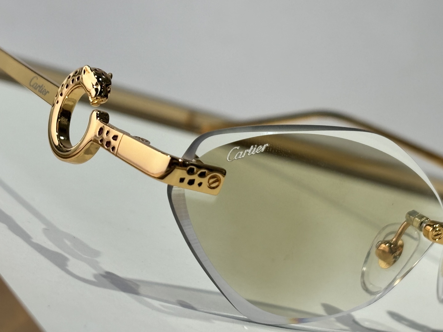  Cartier
Photo chromic lenes 
CT0655
size：57口16-138
