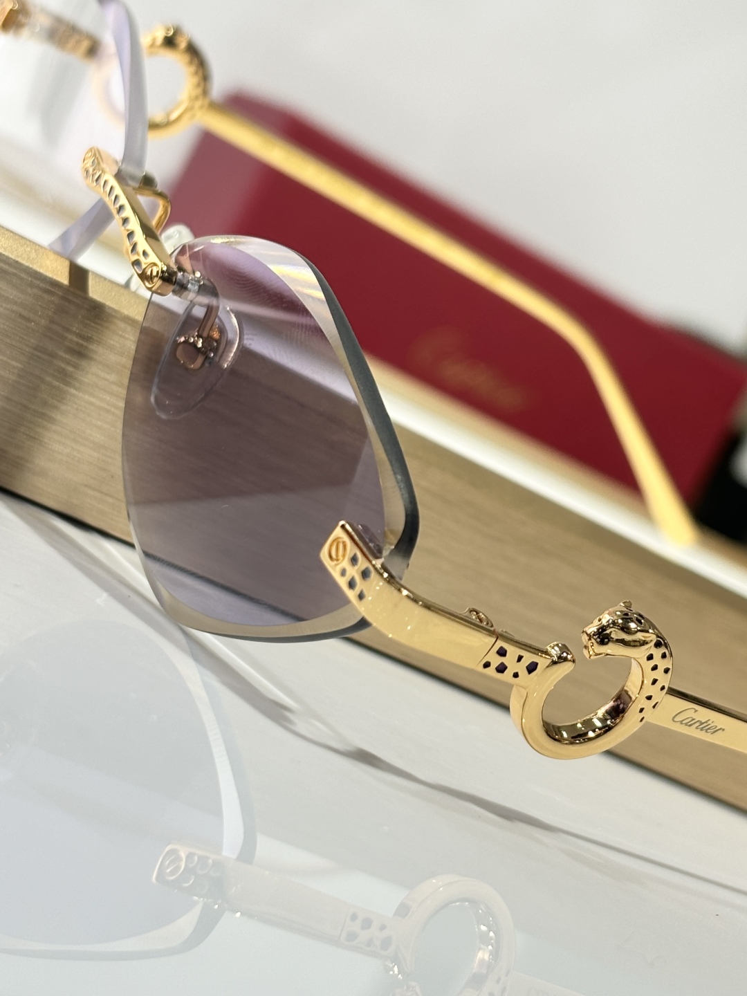  Cartier
Photo chromic lenes 
CT0655
size：57口16-138
