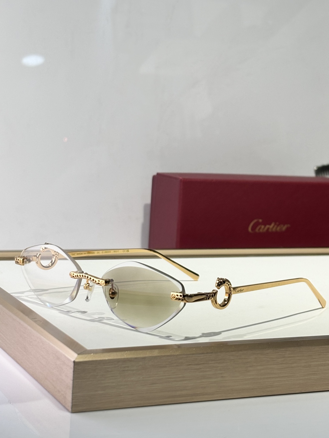  Cartier
Photo chromic lenes 
CT0655
size：57口16-138
