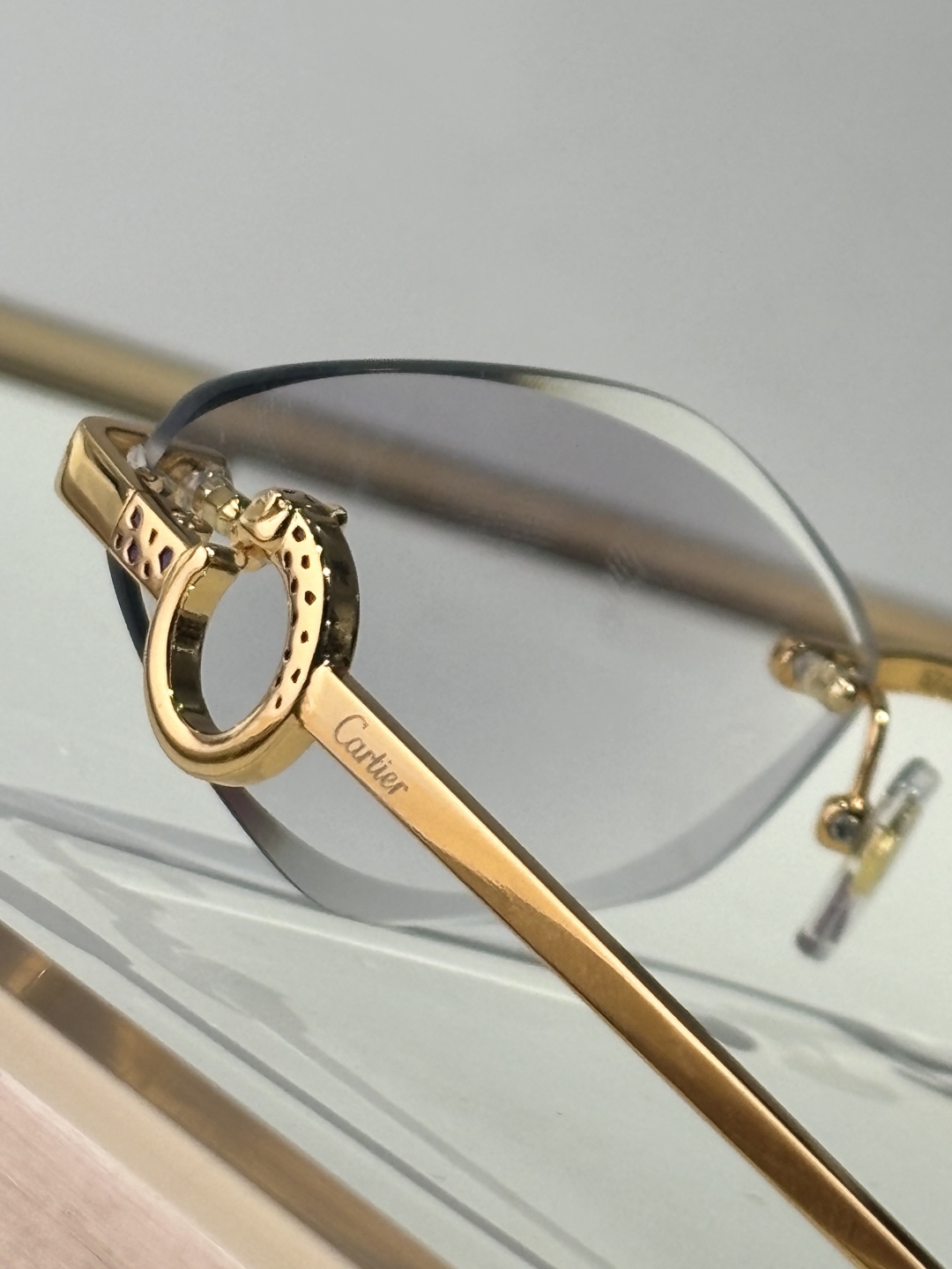  Cartier
Photo chromic lenes 
CT0655
size：57口16-138
