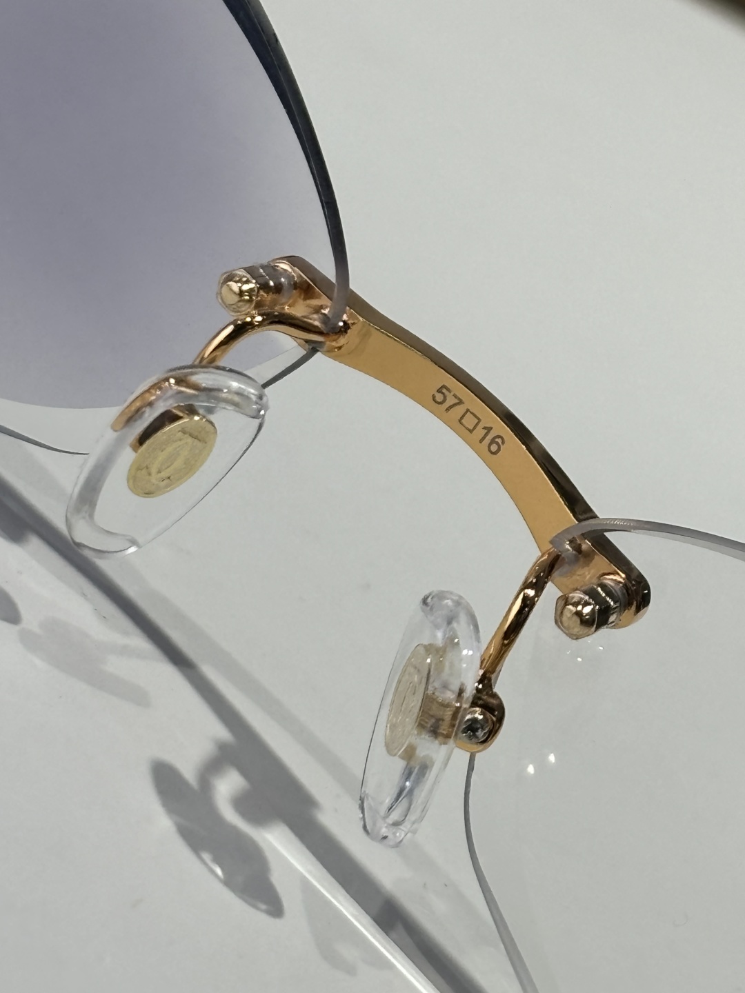  Cartier
Photo chromic lenes 
CT0655
size：57口16-138

