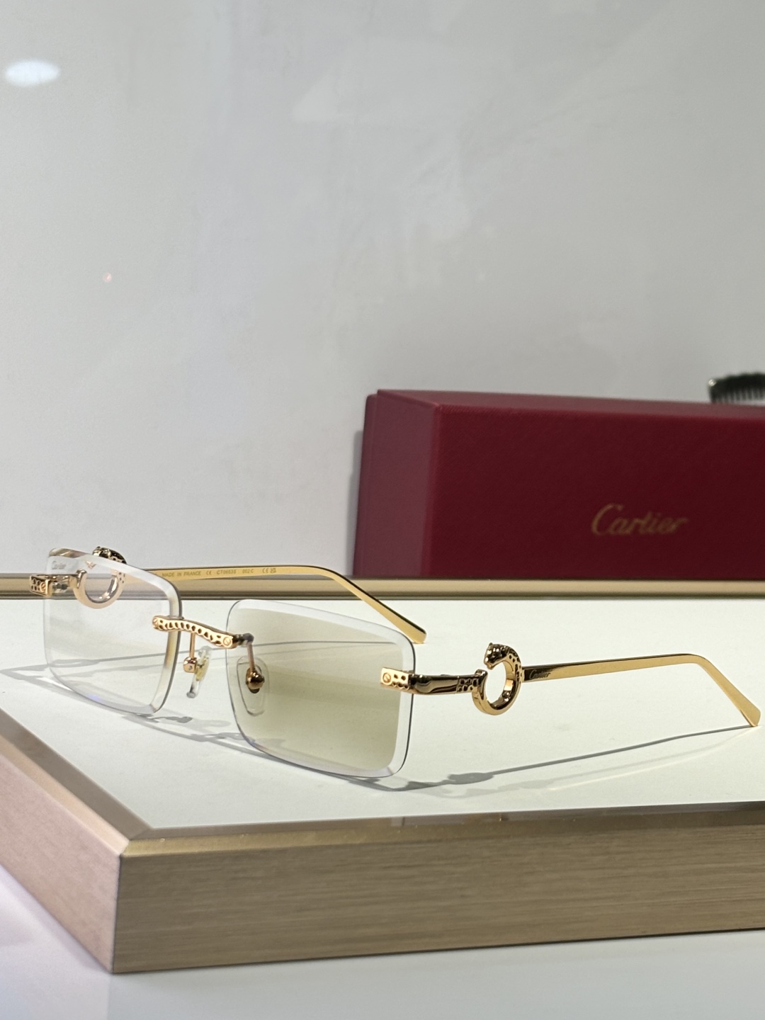  Cartier
Photo chromic lenes 
CT0653
size：57口17-138✔