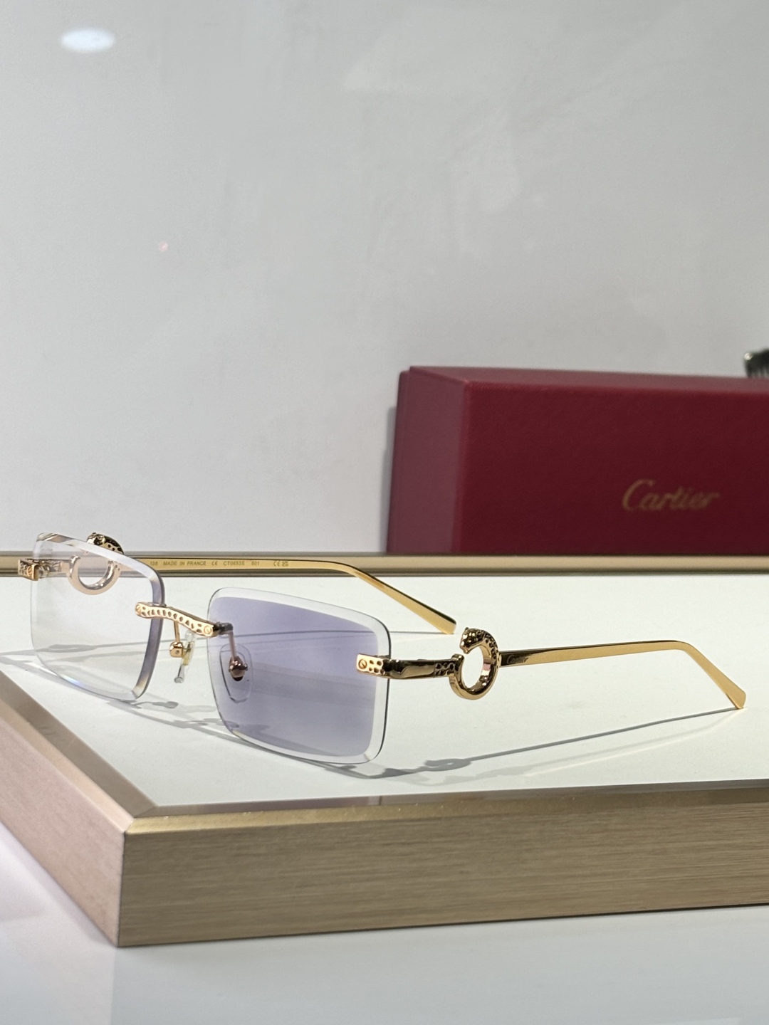  Cartier
Photo chromic lenes 
CT0653
size：57口17-138✔