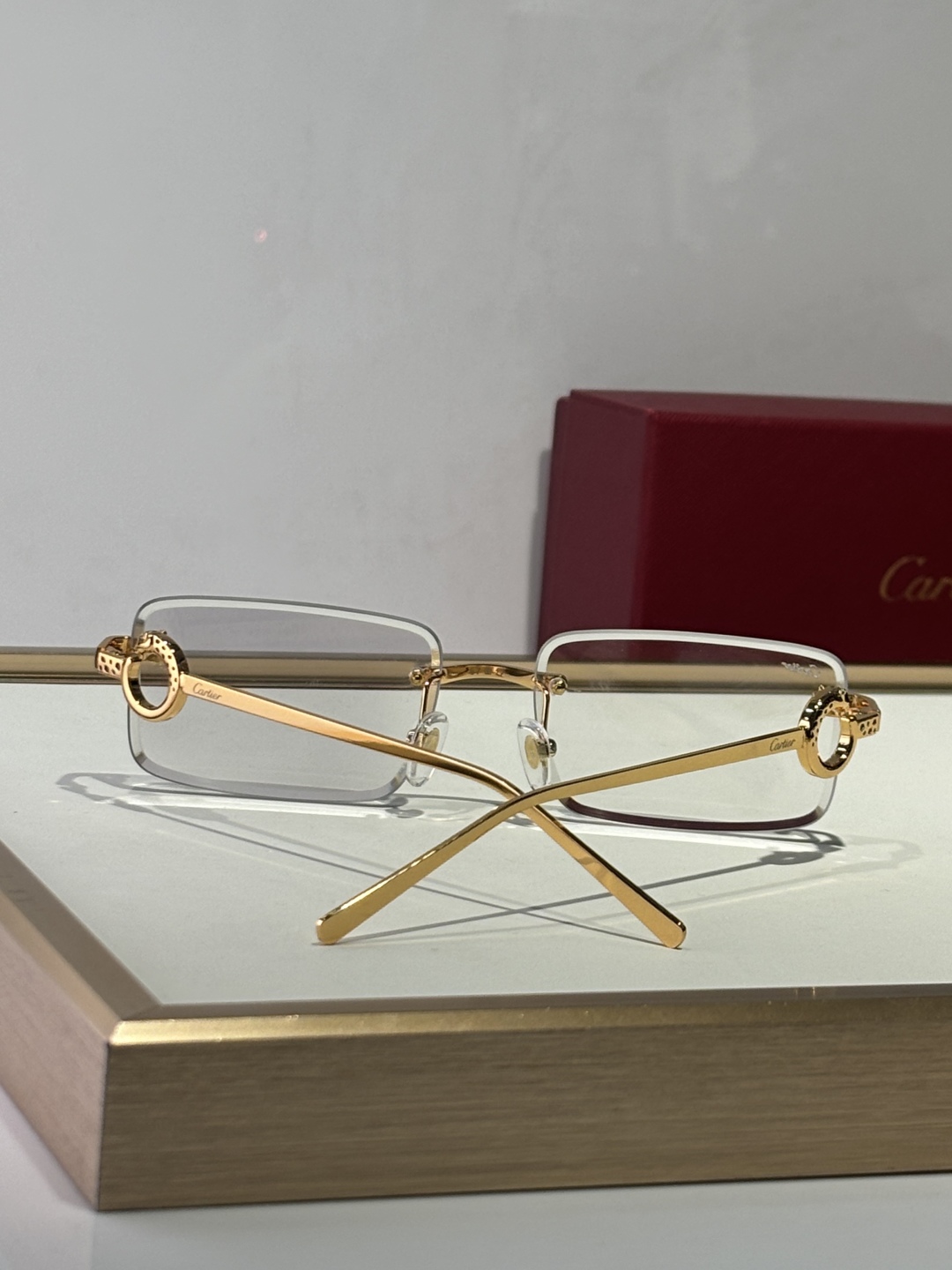  Cartier
Photo chromic lenes 
CT0653
size：57口17-138✔