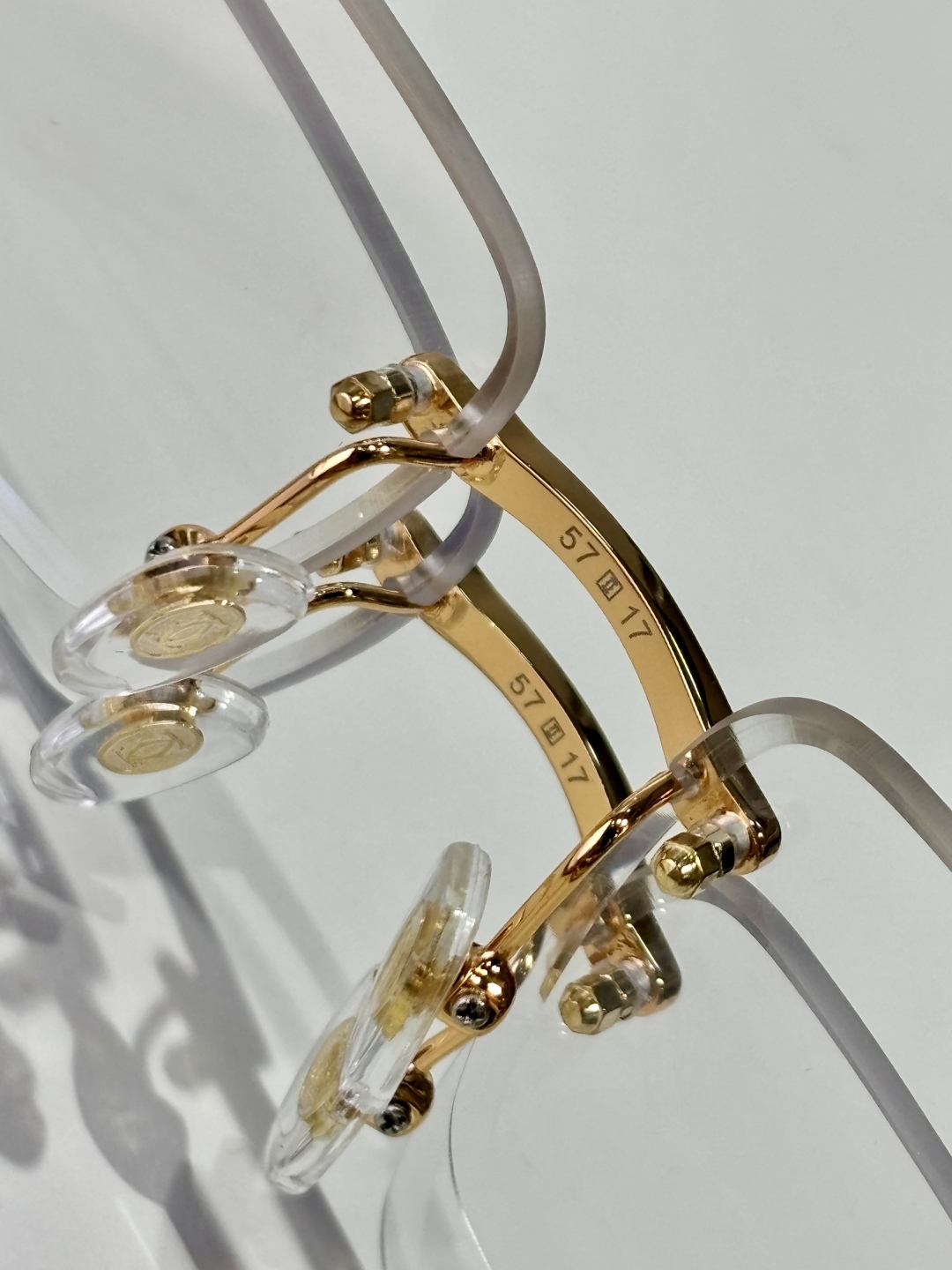  Cartier
Photo chromic lenes 
CT0653
size：57口17-138✔