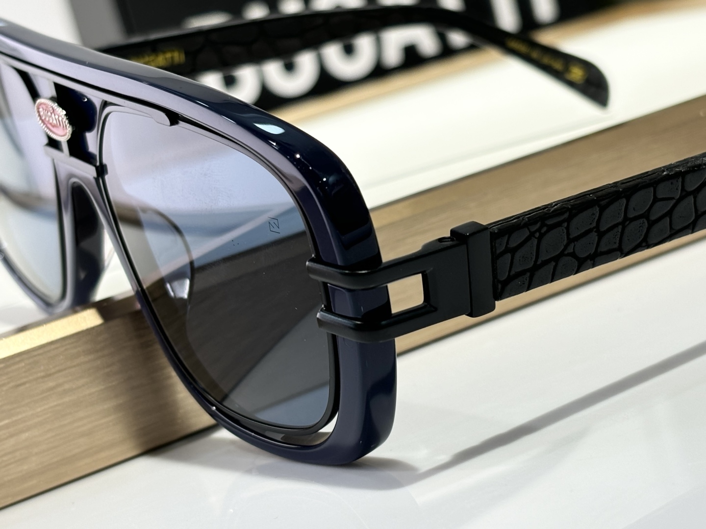  BUGATT
MODEL：07，SIZE58-19-145.
BugattiEyewear Colle