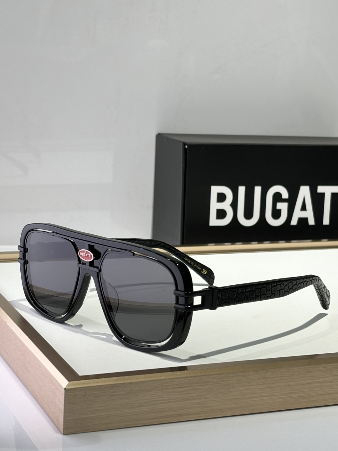  BUGATT
MODEL：07，SIZE58-19-145.
BugattiEyewear Colle