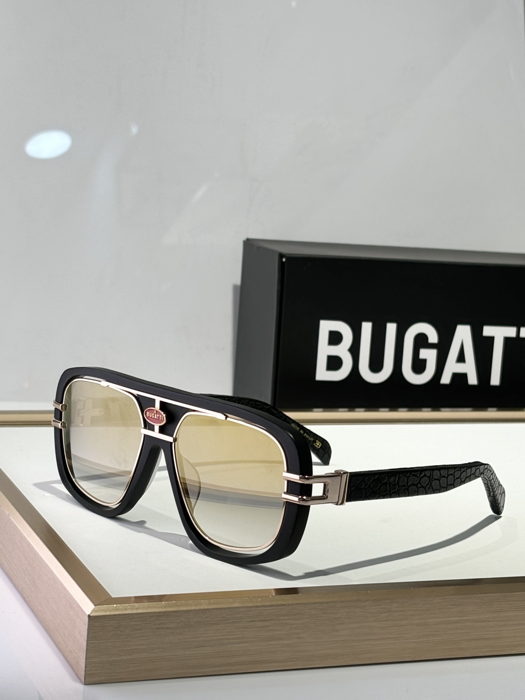  BUGATT
MODEL：07，SIZE58-19-145.
BugattiEyewear Colle
