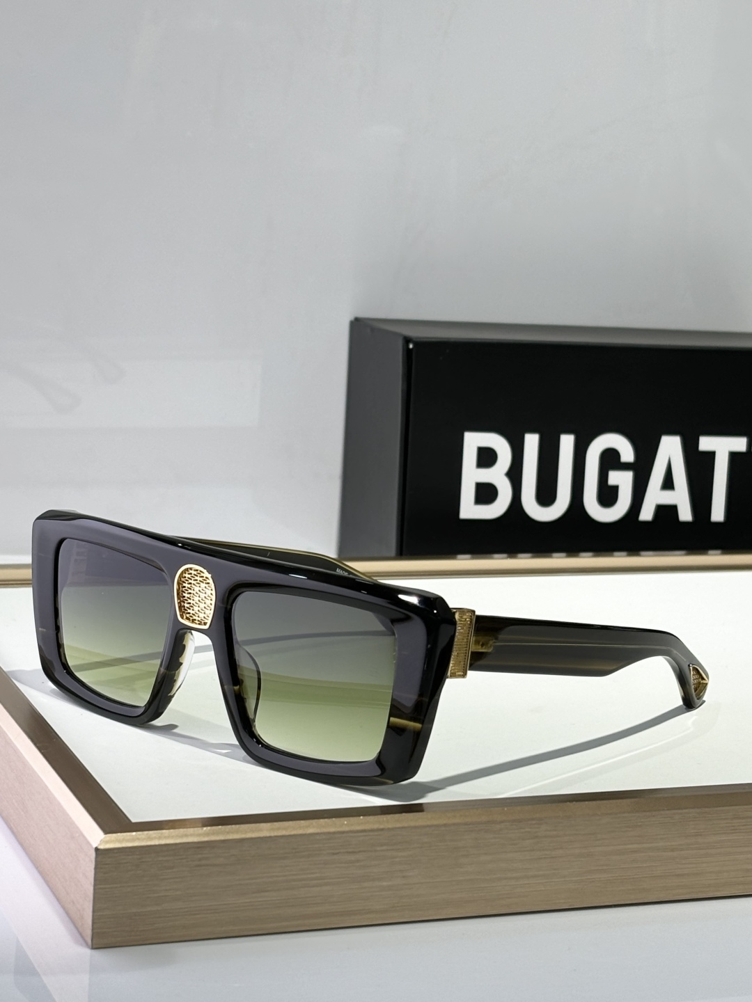  BUGATT
布加迪Bugatti-太阳镜上线咯
MODEL：02，SIZE53-21-143
Bug