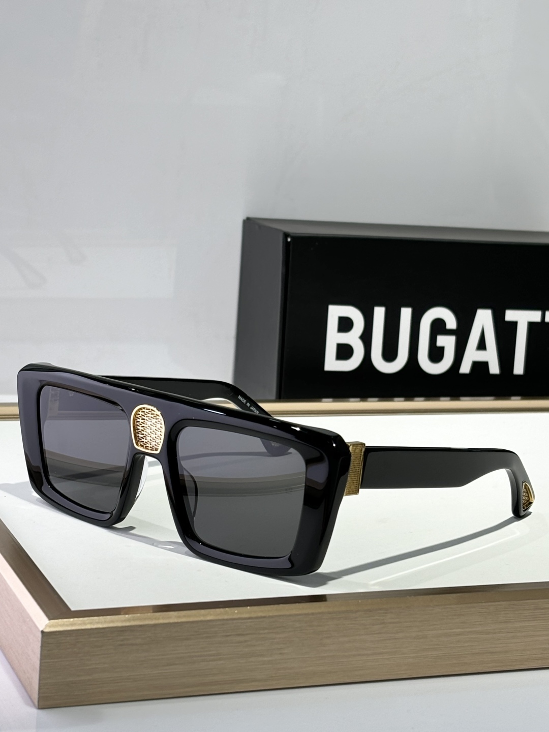  BUGATT
布加迪Bugatti-太阳镜上线咯
MODEL：02，SIZE53-21-143
Bug