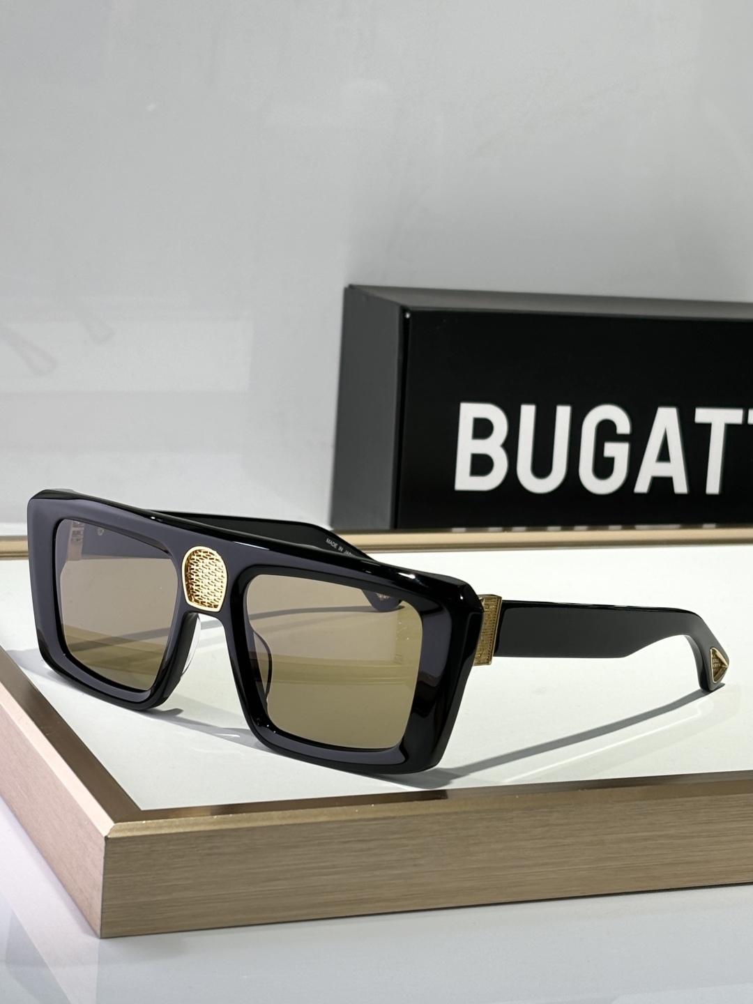  BUGATT
布加迪Bugatti-太阳镜上线咯
MODEL：02，SIZE53-21-143
Bug