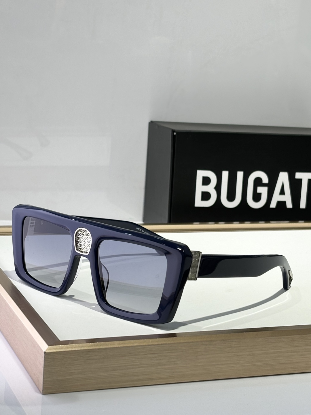  BUGATT
布加迪Bugatti-太阳镜上线咯
MODEL：02，SIZE53-21-143
Bug