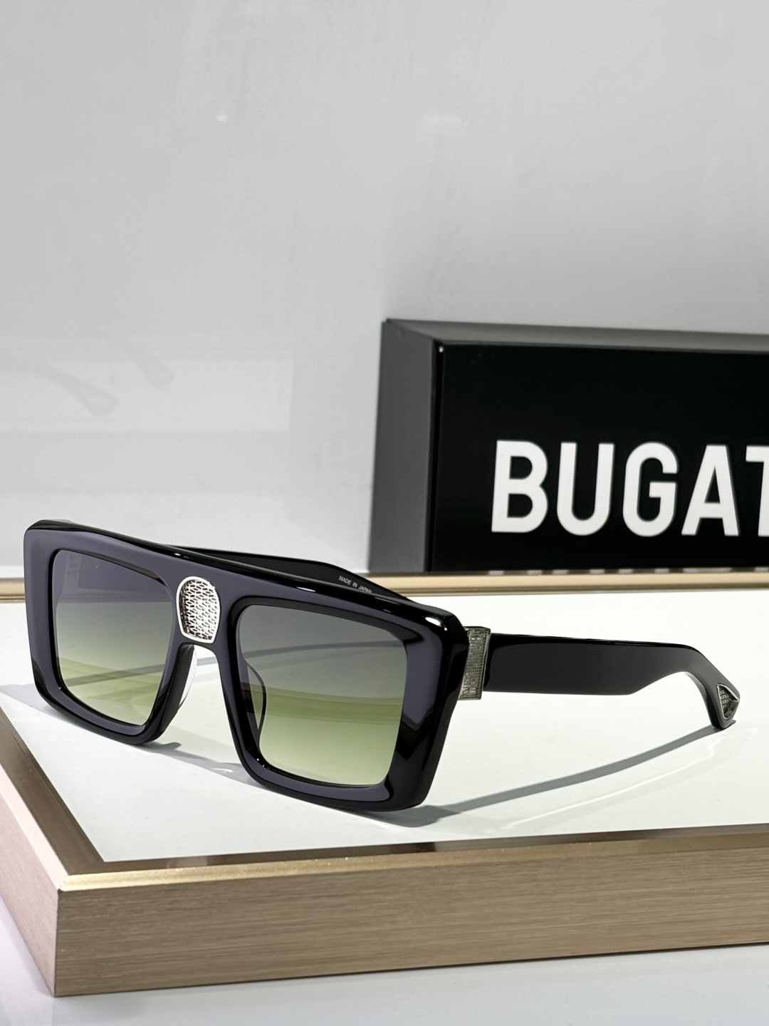  BUGATT
布加迪Bugatti-太阳镜上线咯
MODEL：02，SIZE53-21-143
Bug