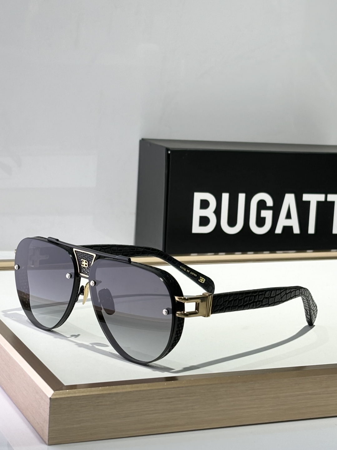  BUGATT
布加迪Bugatti-太阳镜上线咯
MODEL：05，SIZE62-13-147.
Bu