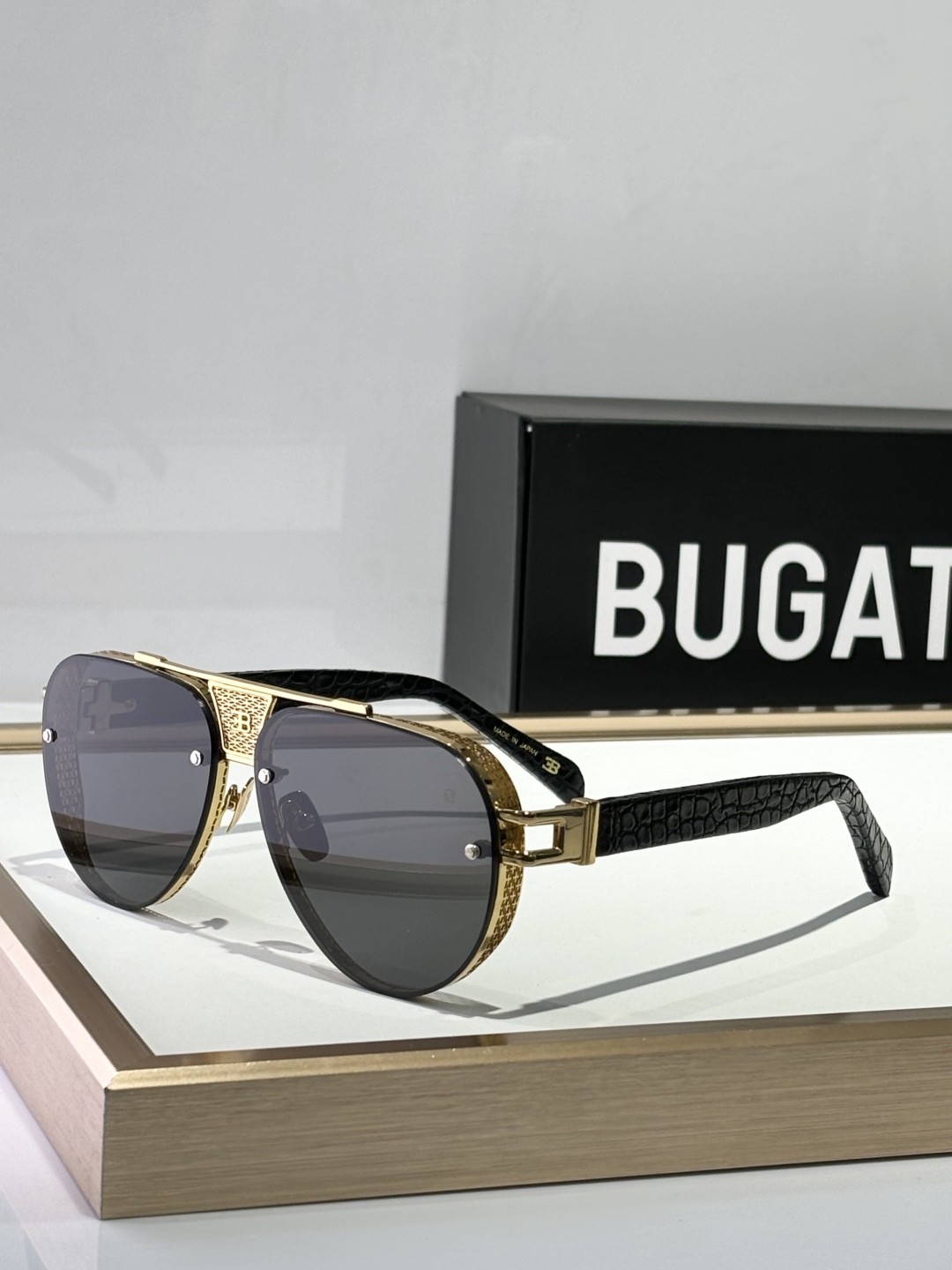  BUGATT
布加迪Bugatti-太阳镜上线咯
MODEL：05，SIZE62-13-147.
Bu