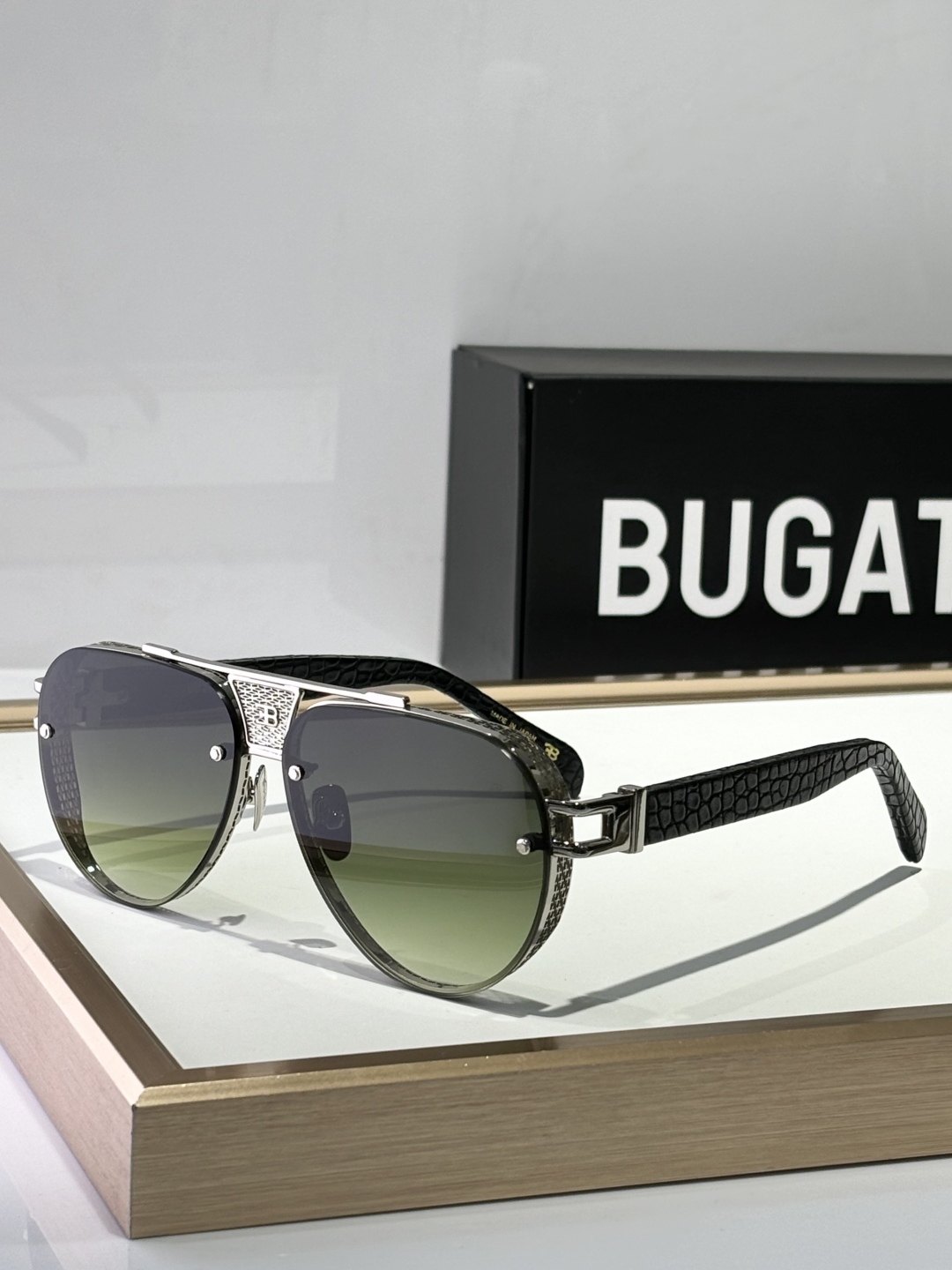  BUGATT
布加迪Bugatti-太阳镜上线咯
MODEL：05，SIZE62-13-147.
Bu