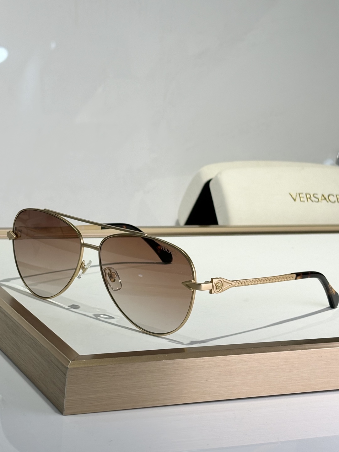  VERSAC* 
MOD：2285
Size62-12-142
