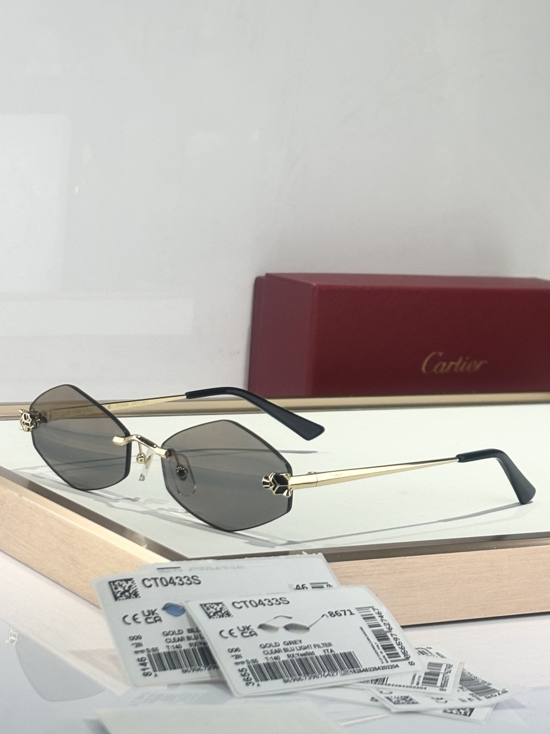  新颜色 高品质不怕对比
zP 打版
高精篆刻工艺
顶奢🌟🌟🌟🌟 
Cartier
Mod：CT0433