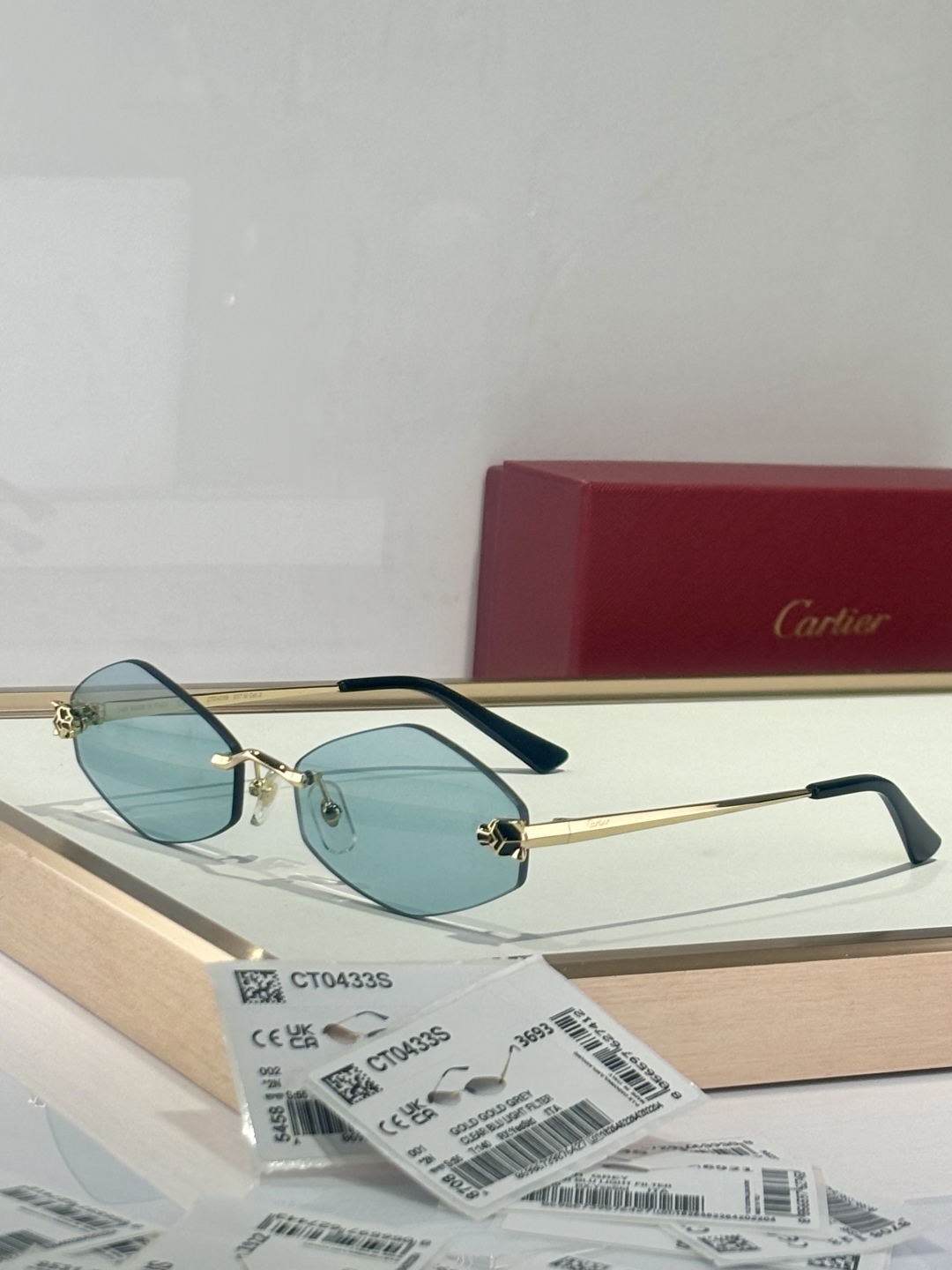  新颜色 高品质不怕对比
zP 打版
高精篆刻工艺
顶奢🌟🌟🌟🌟 
Cartier
Mod：CT0433