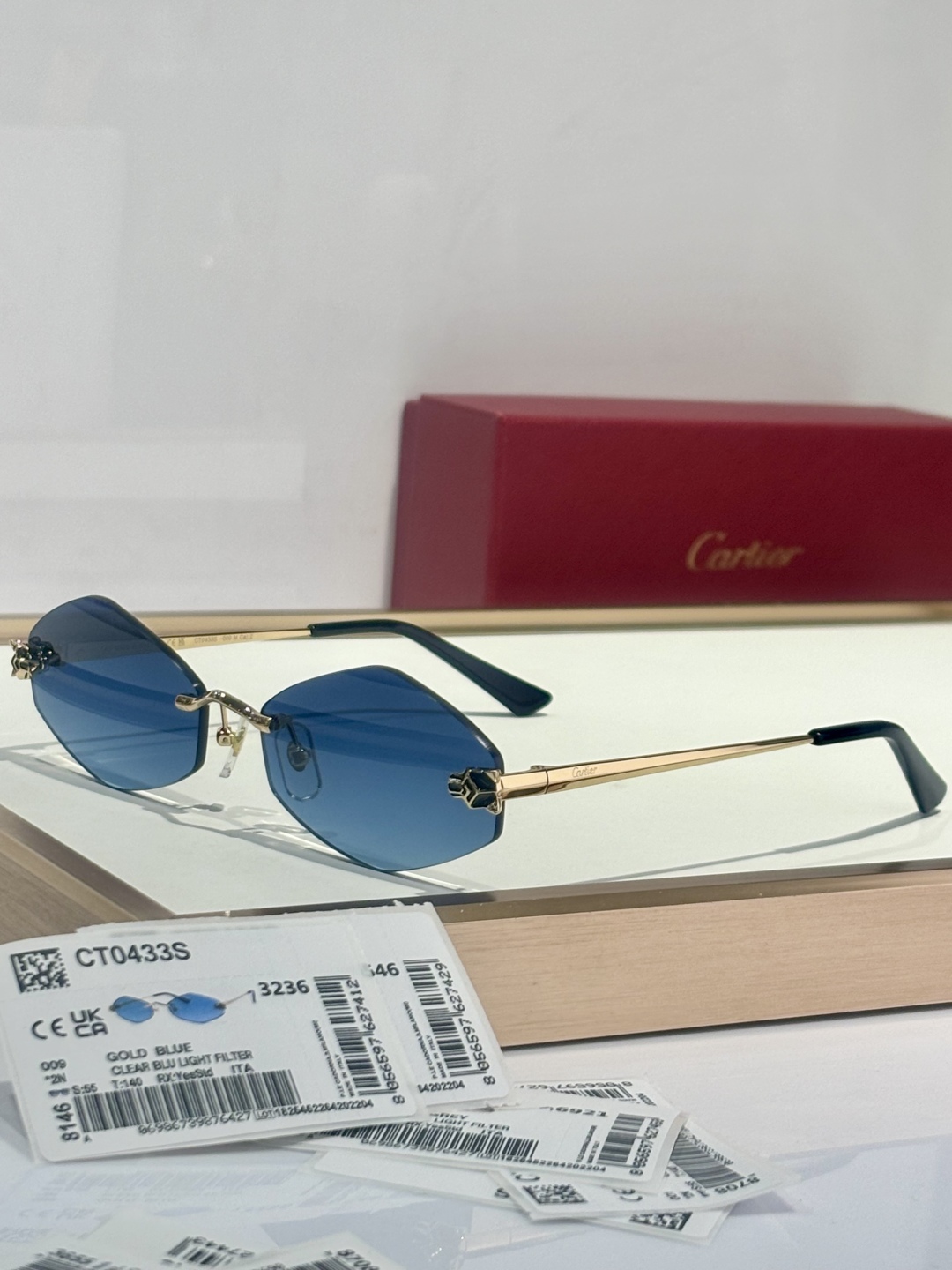  新颜色 高品质不怕对比
zP 打版
高精篆刻工艺
顶奢🌟🌟🌟🌟 
Cartier
Mod：CT0433