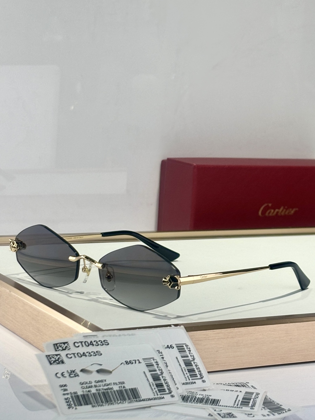  新颜色 高品质不怕对比
zP 打版
高精篆刻工艺
顶奢🌟🌟🌟🌟 
Cartier
Mod：CT0433