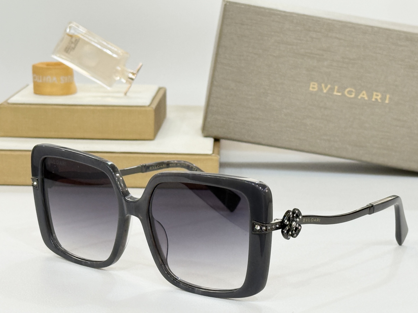  BVLGAR
MODBV8243
Size56-17-145
