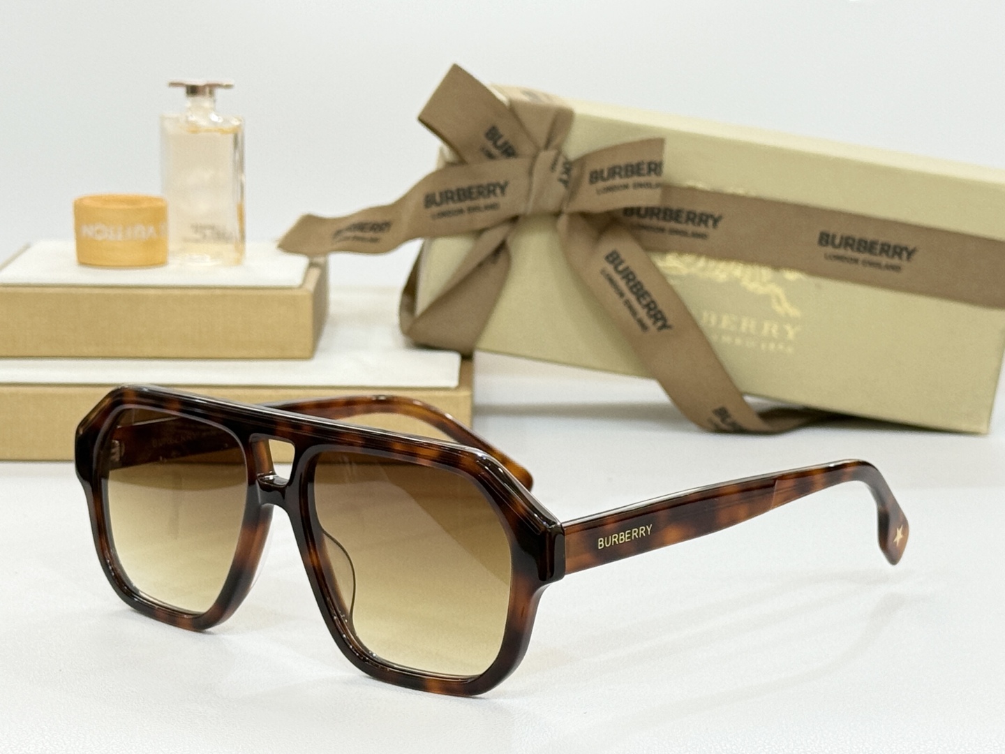  BURBER..
MOD：JB4340
Size：56-16-145
