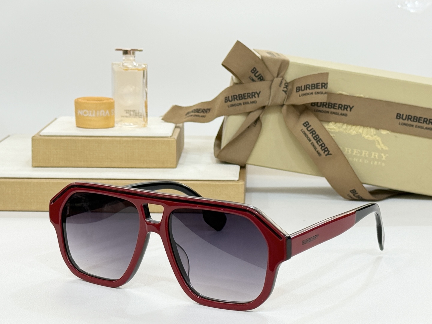  BURBER..
MOD：JB4340
Size：56-16-145
