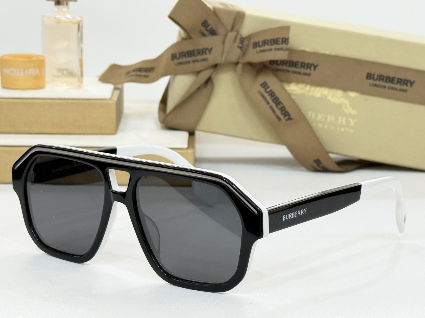  BURBER..
MOD：JB4340
Size：56-16-145
